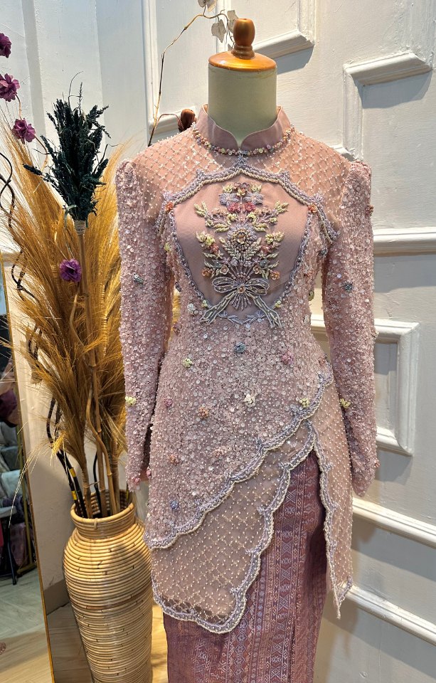 Kebaya Wisuda