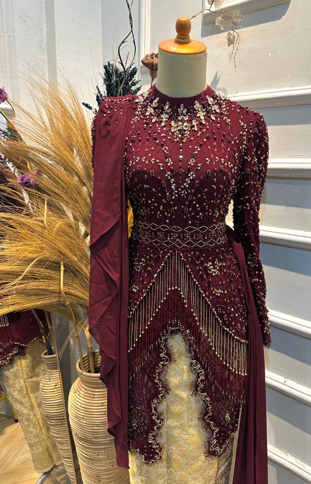 Maroon Amaris