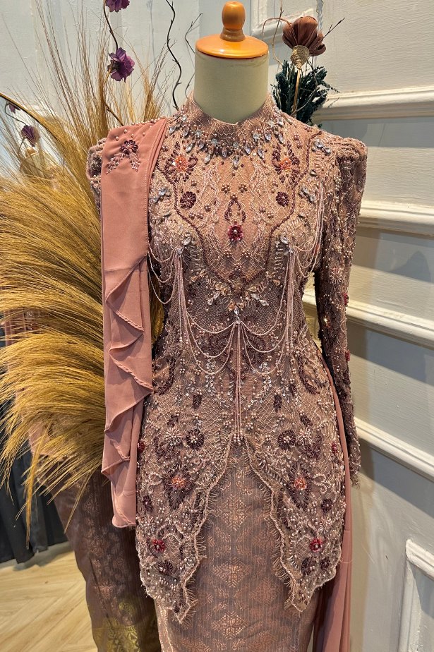 Mauve Aluna