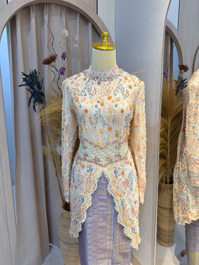 Kebaya Wisuda