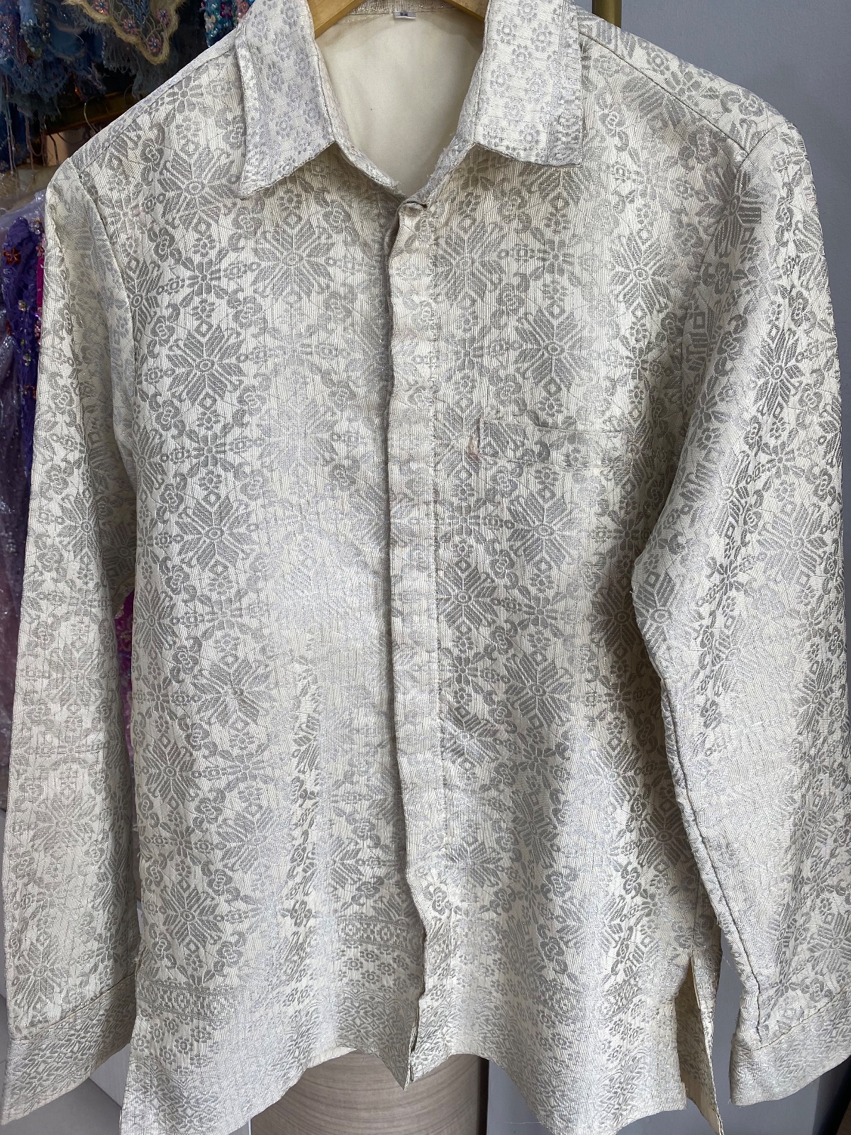 Kemeja Broken White Gold (size M)