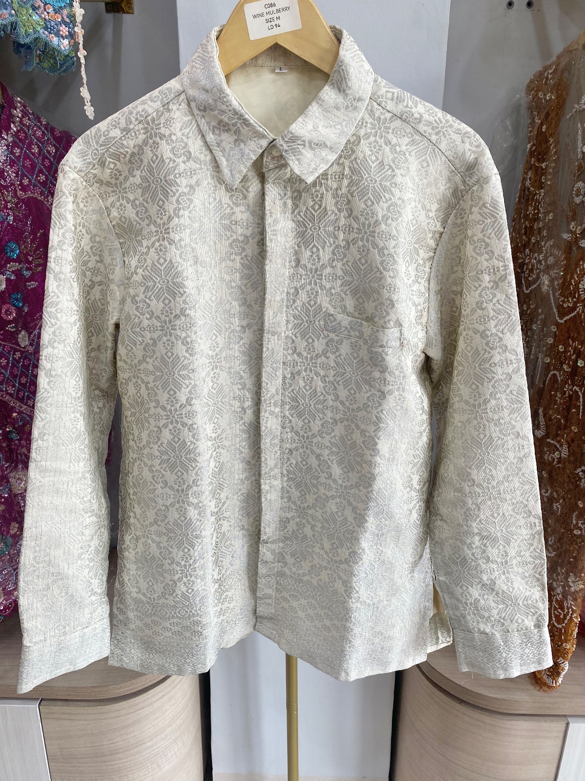 Kemeja Broken White